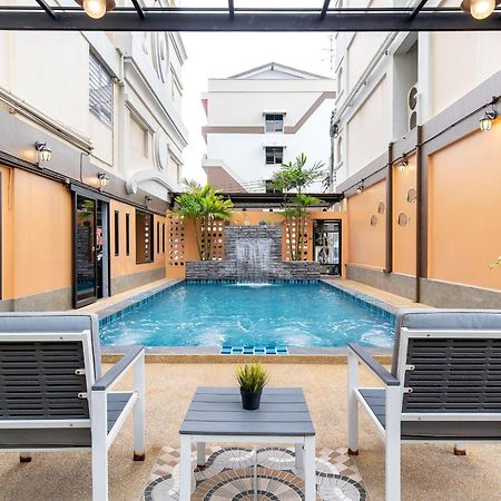 P-Park Hotel Bangkok Bagian luar foto