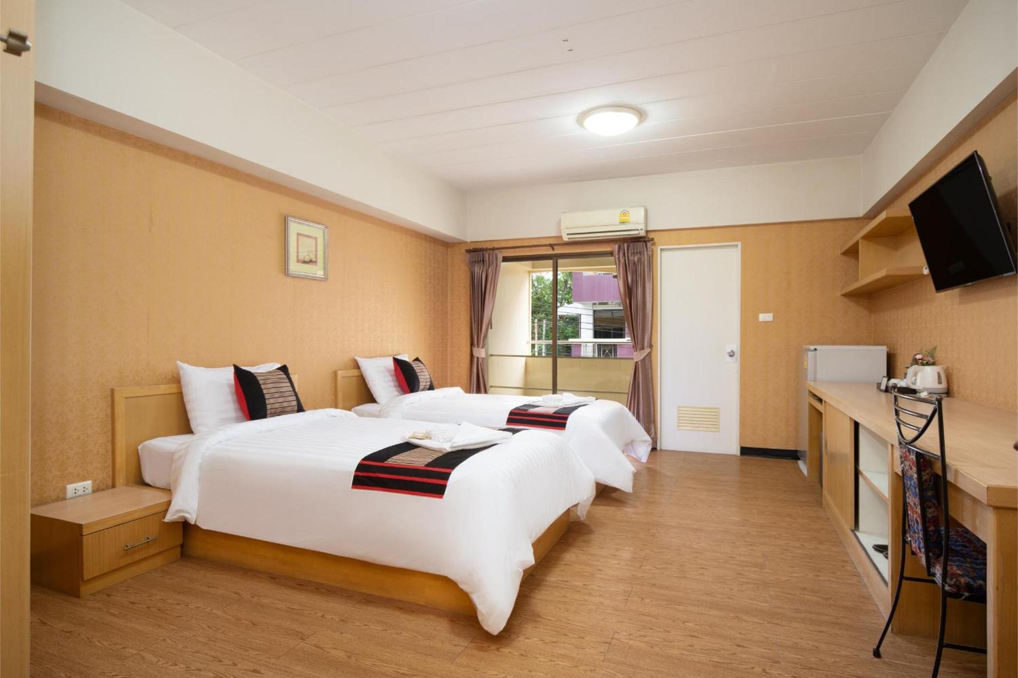 P-Park Hotel Bangkok Bagian luar foto