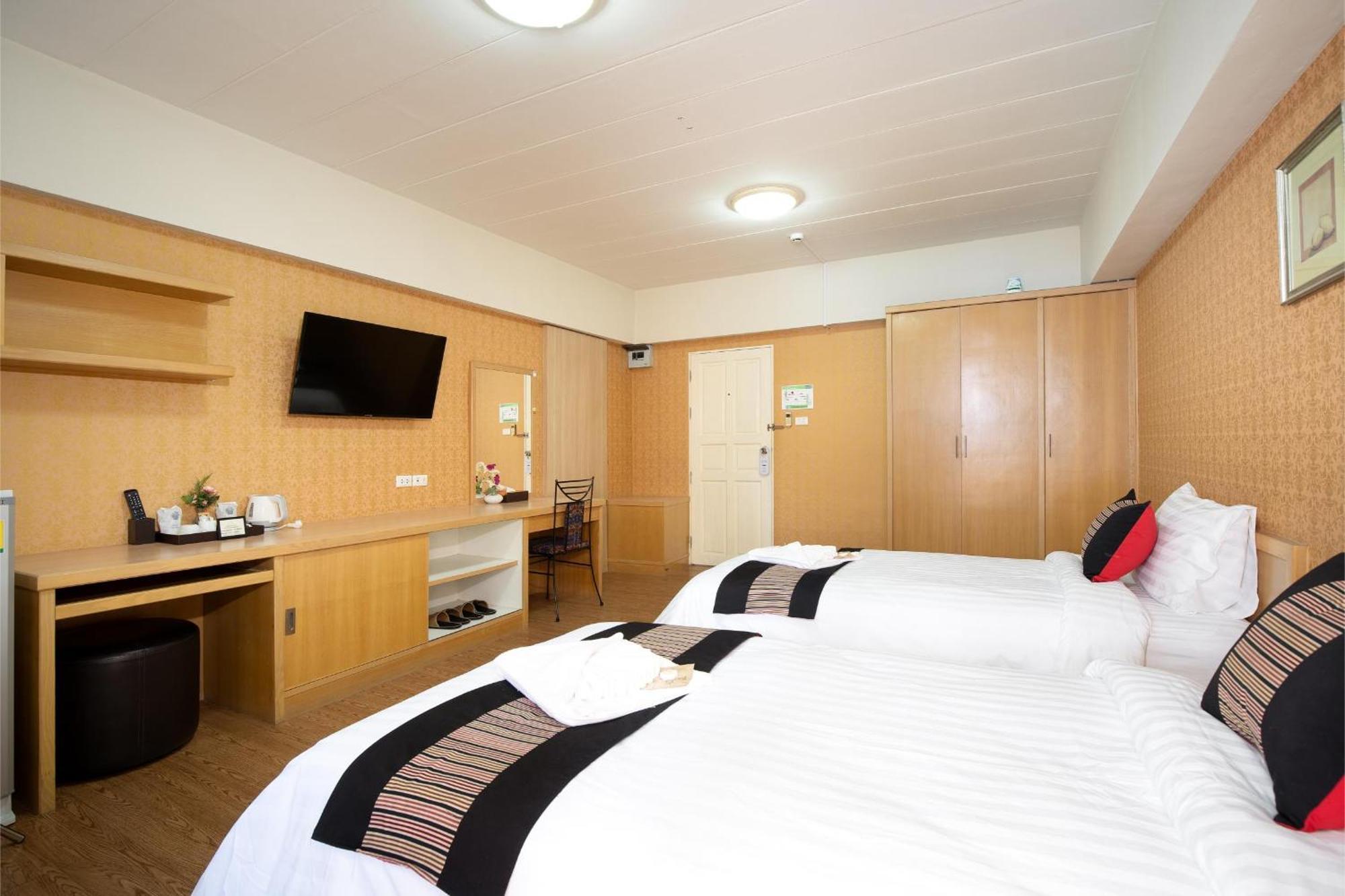 P-Park Hotel Bangkok Bagian luar foto