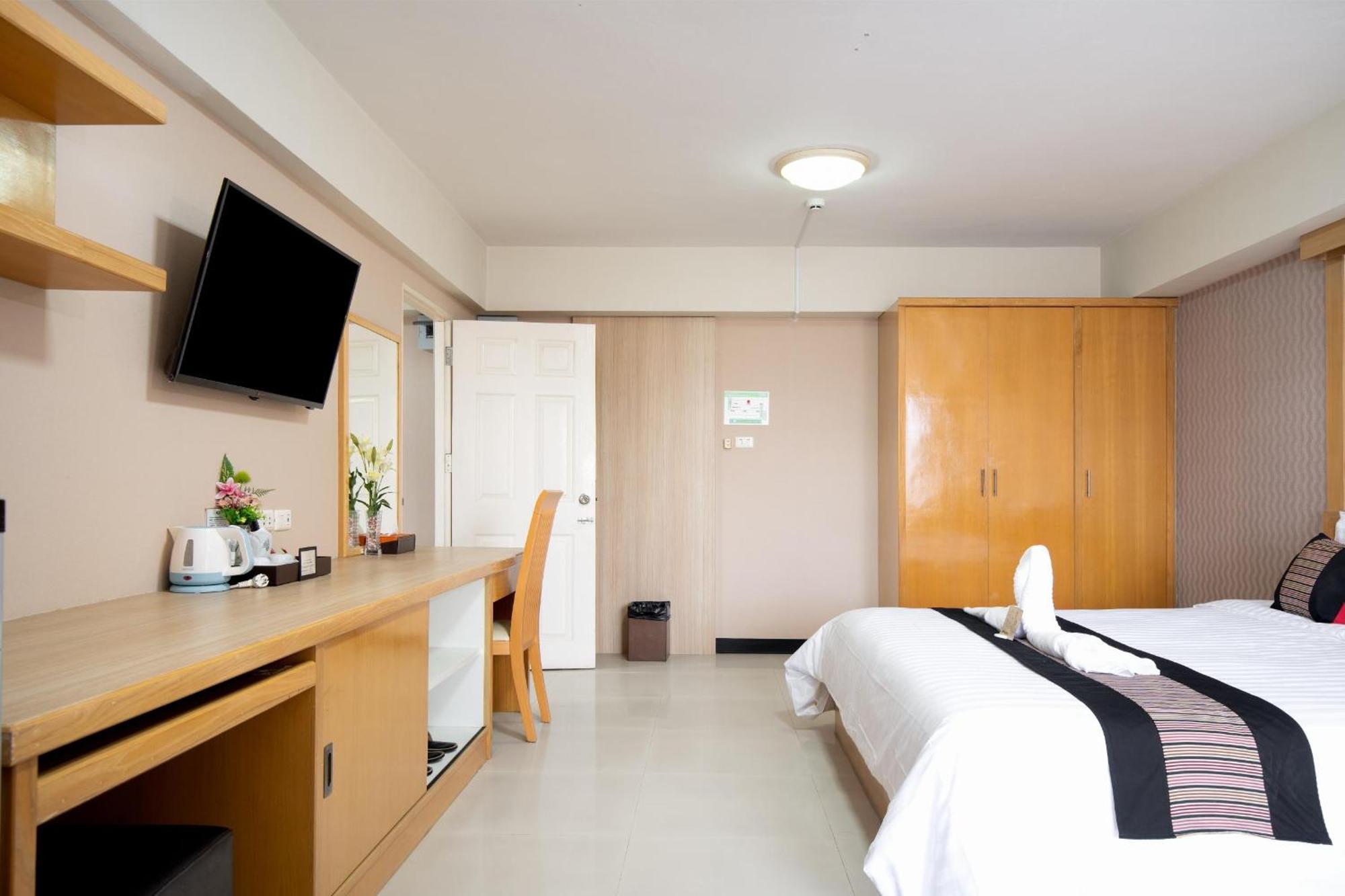 P-Park Hotel Bangkok Bagian luar foto