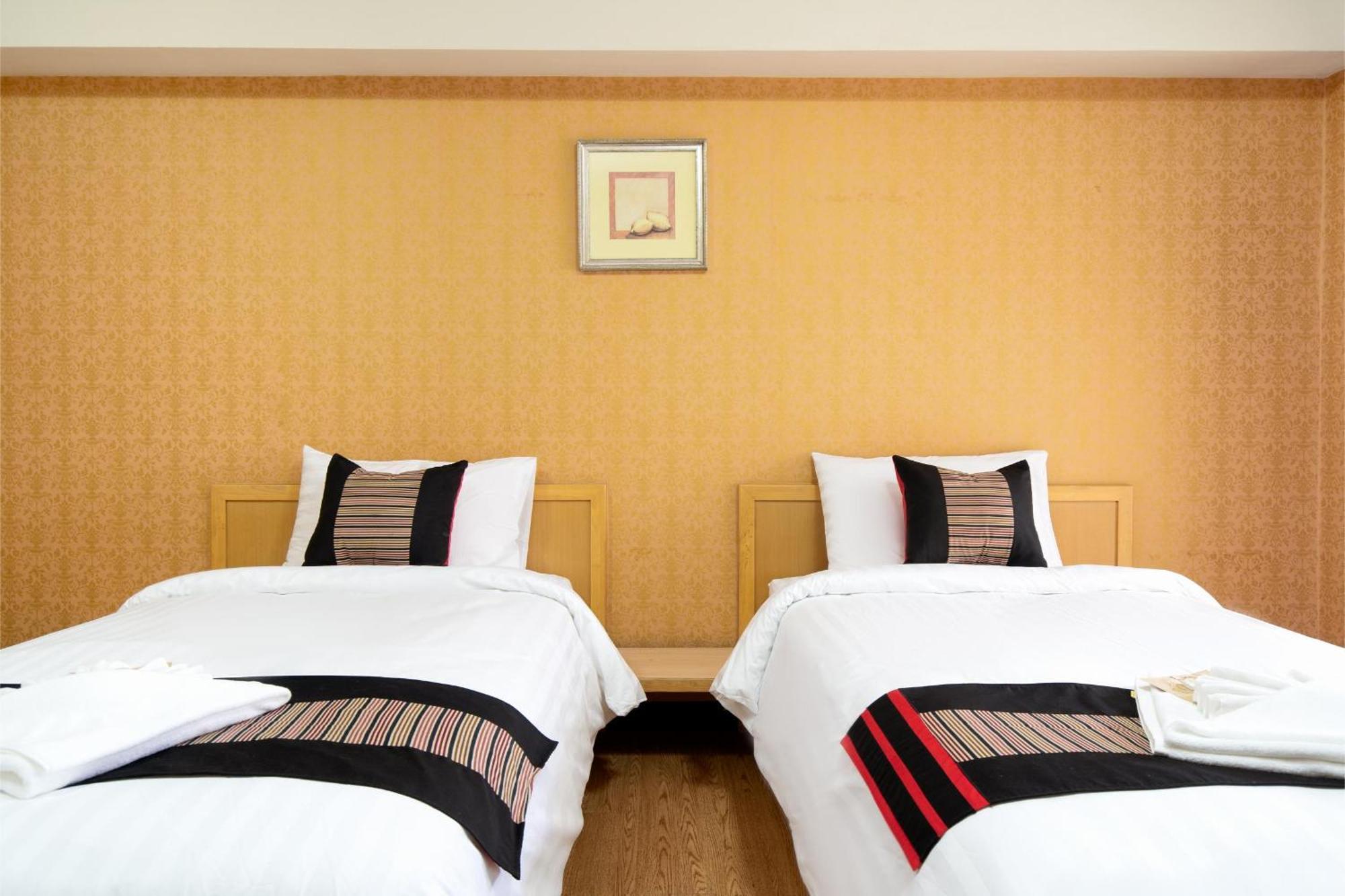 P-Park Hotel Bangkok Bagian luar foto