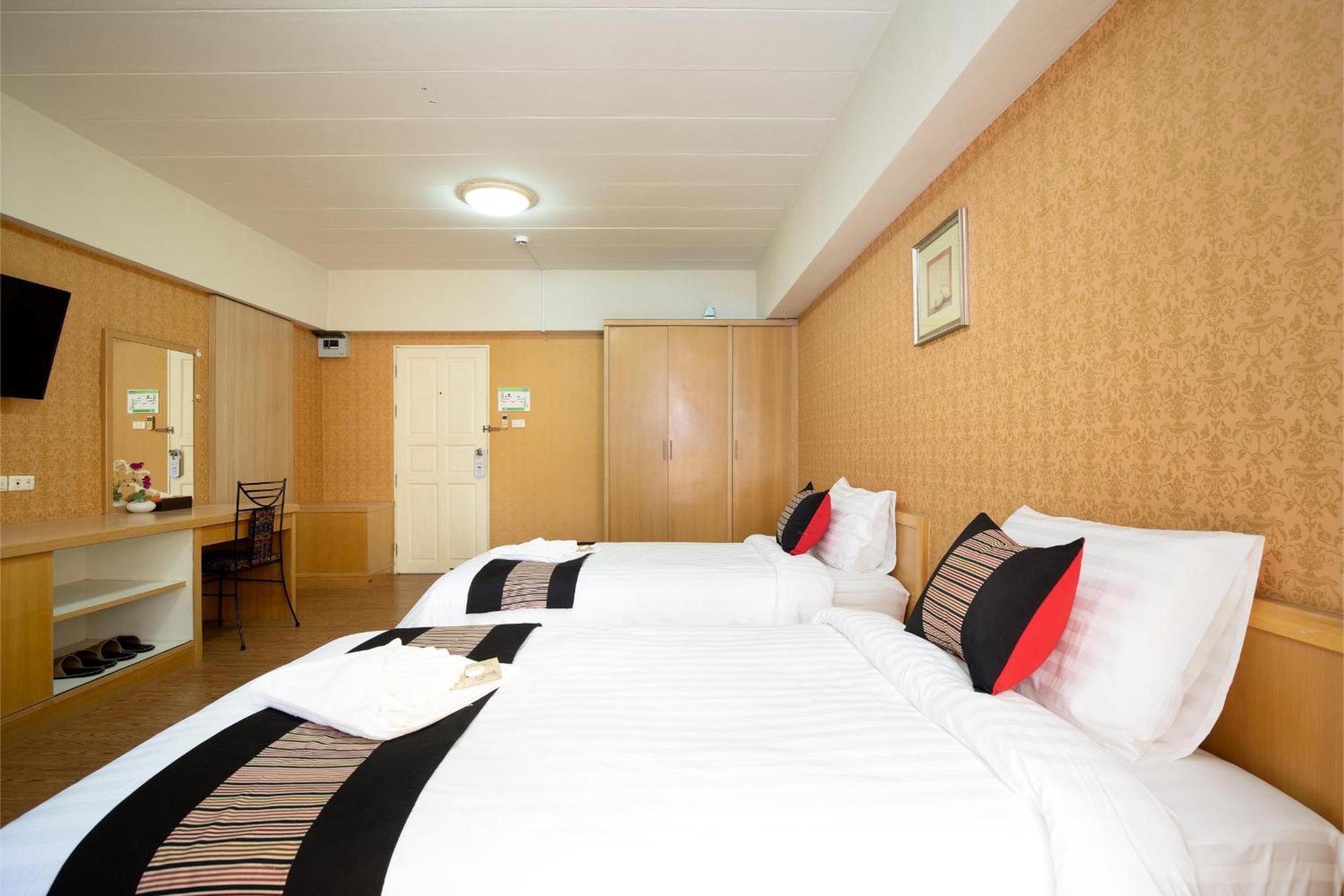 P-Park Hotel Bangkok Bagian luar foto