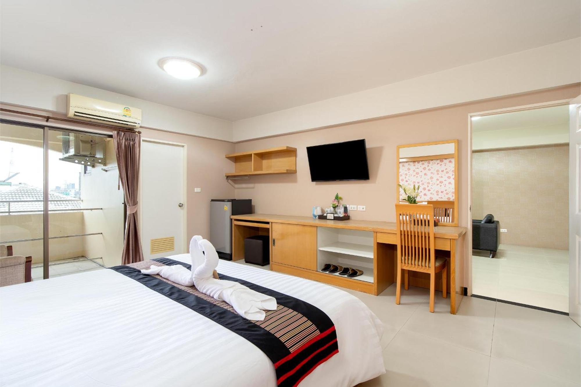 P-Park Hotel Bangkok Bagian luar foto
