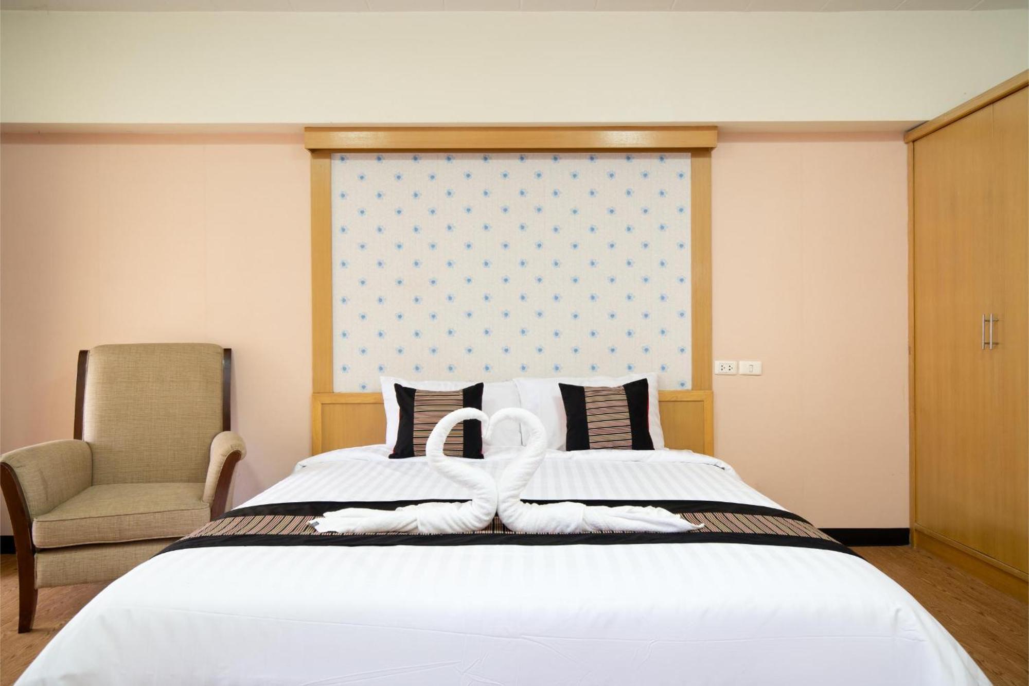 P-Park Hotel Bangkok Bagian luar foto