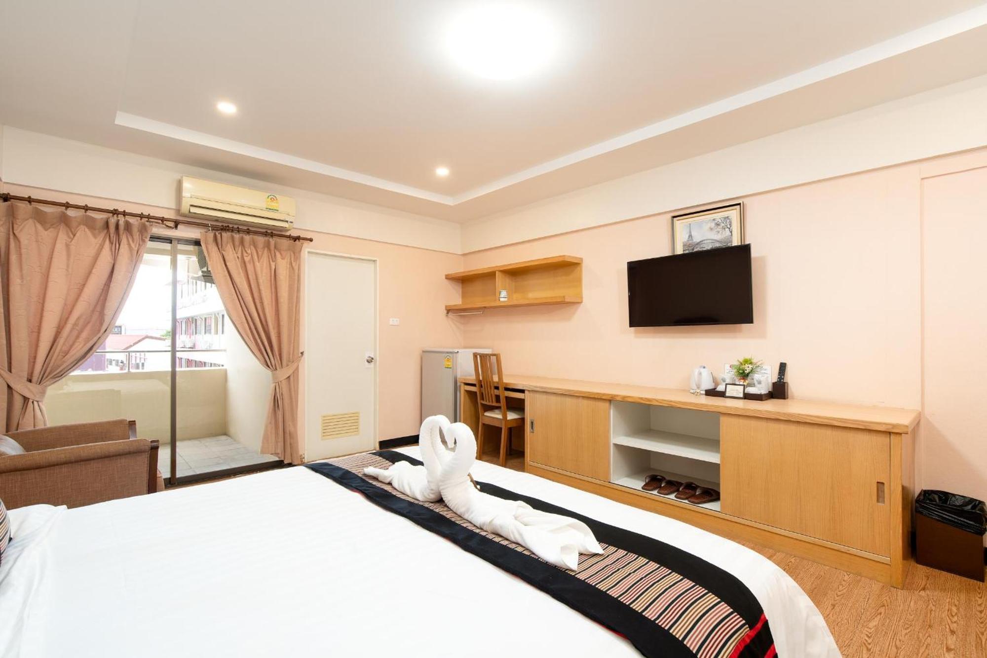 P-Park Hotel Bangkok Bagian luar foto