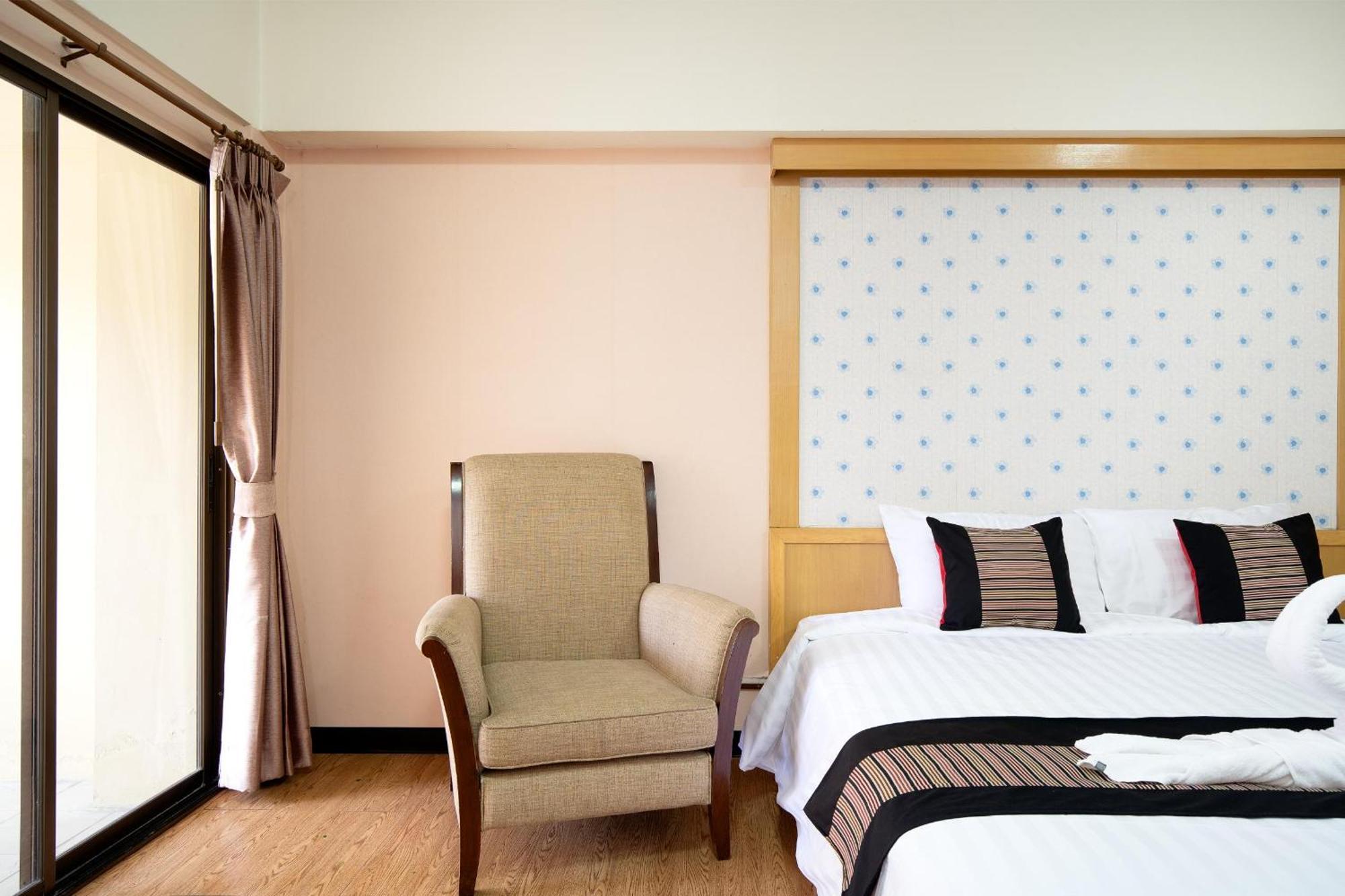 P-Park Hotel Bangkok Bagian luar foto
