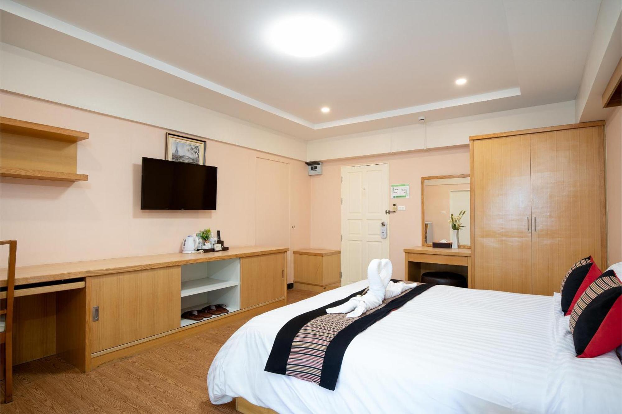P-Park Hotel Bangkok Bagian luar foto