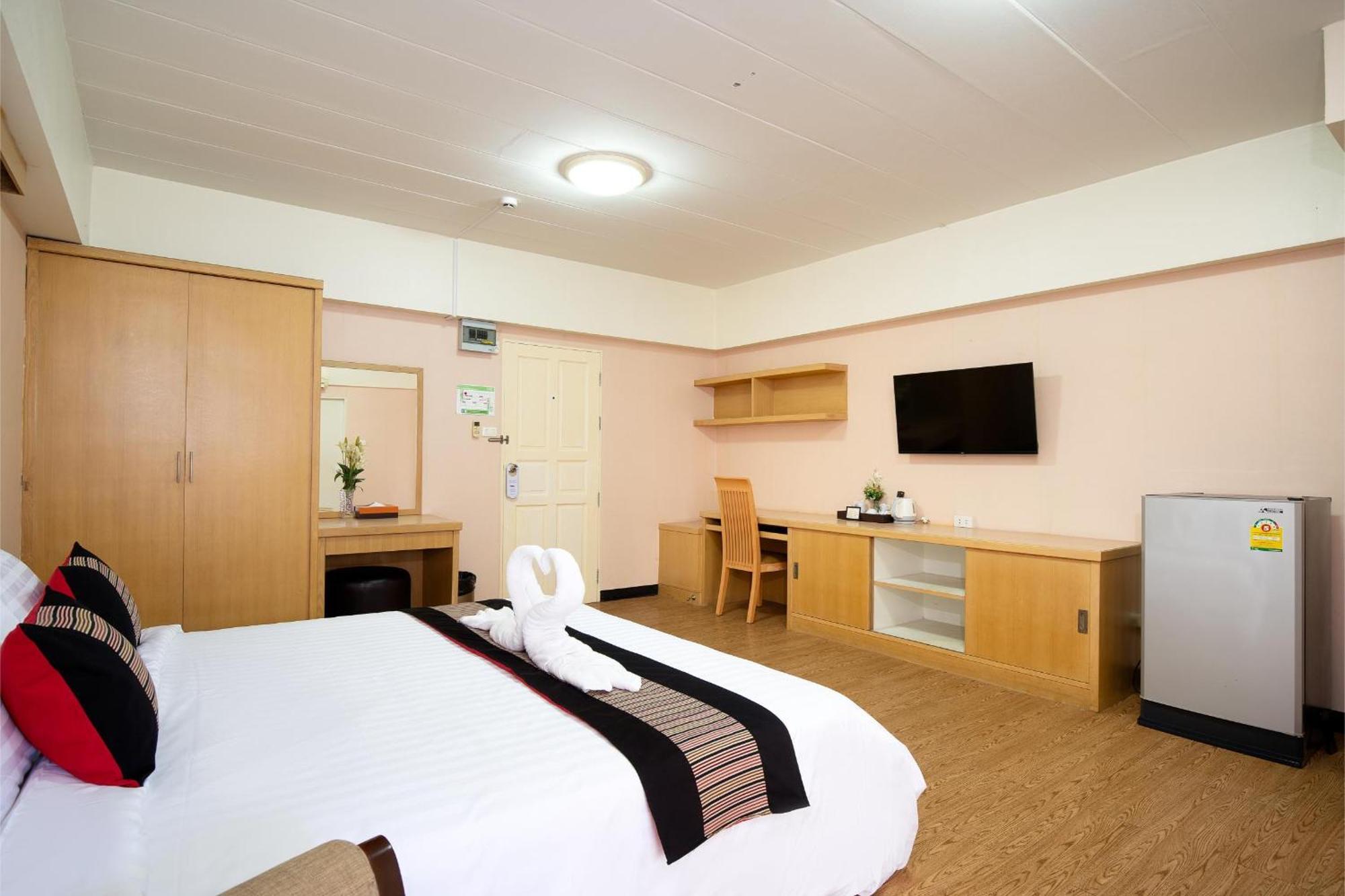 P-Park Hotel Bangkok Bagian luar foto