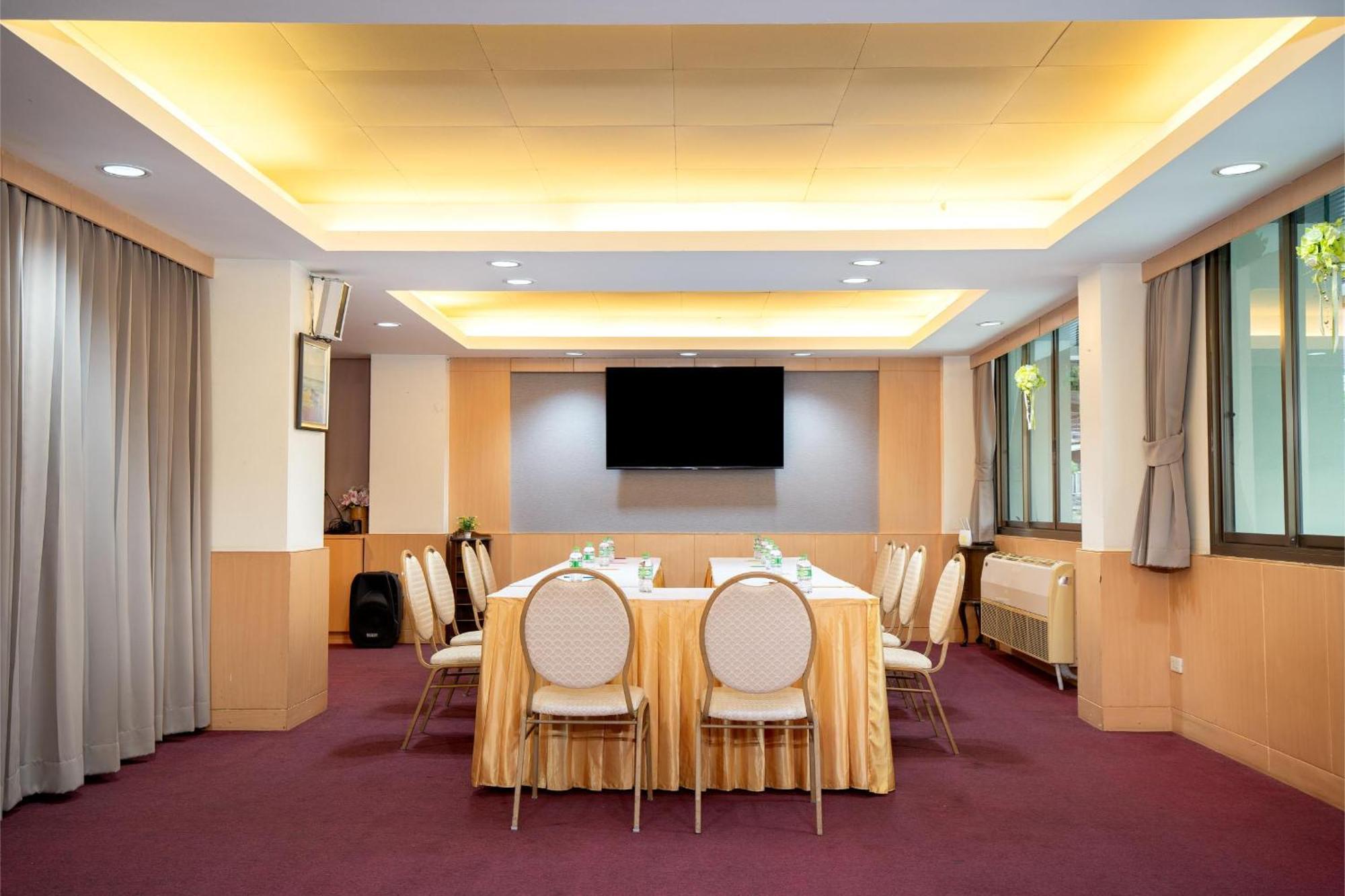 P-Park Hotel Bangkok Bagian luar foto