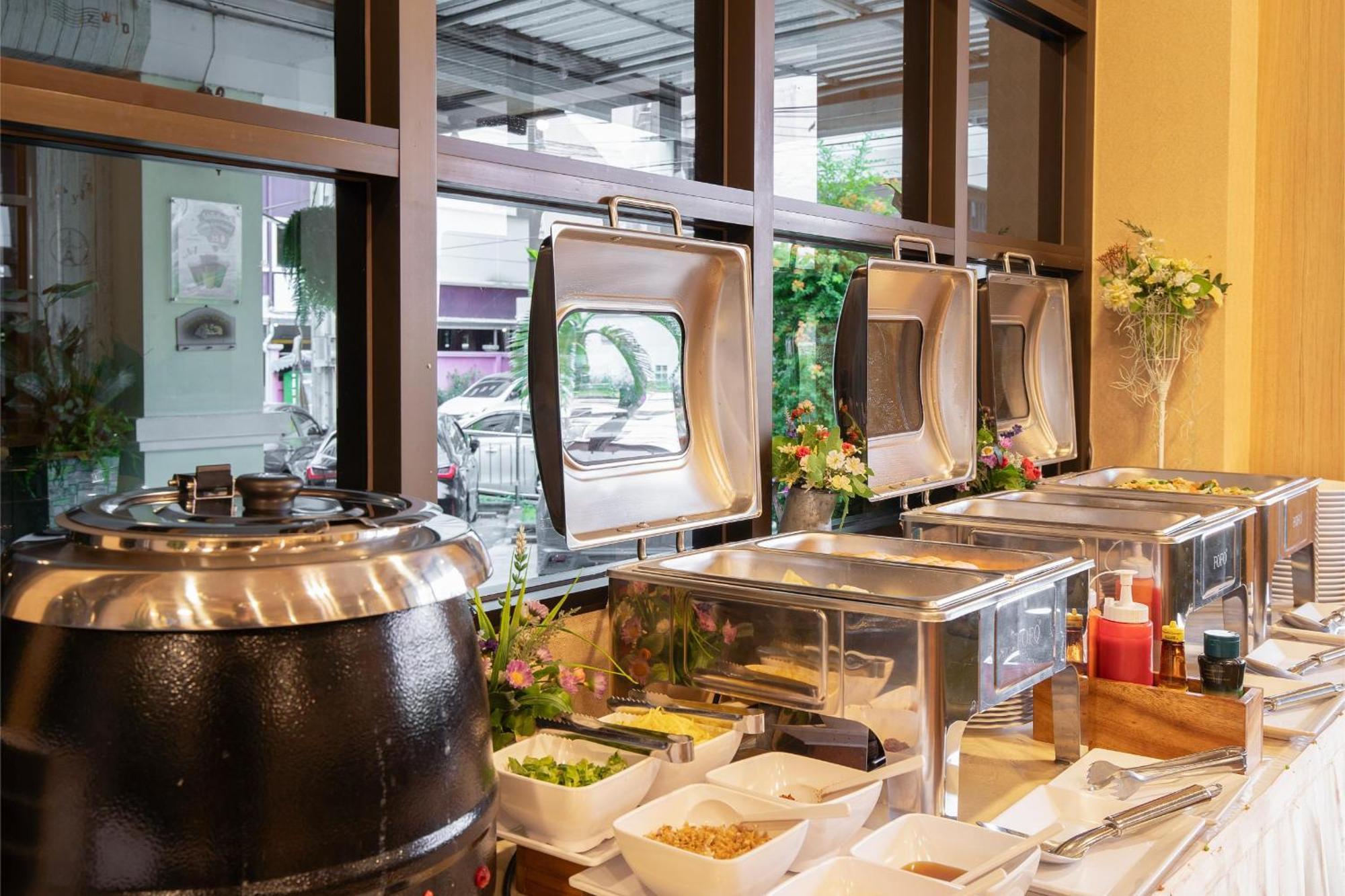 P-Park Hotel Bangkok Bagian luar foto
