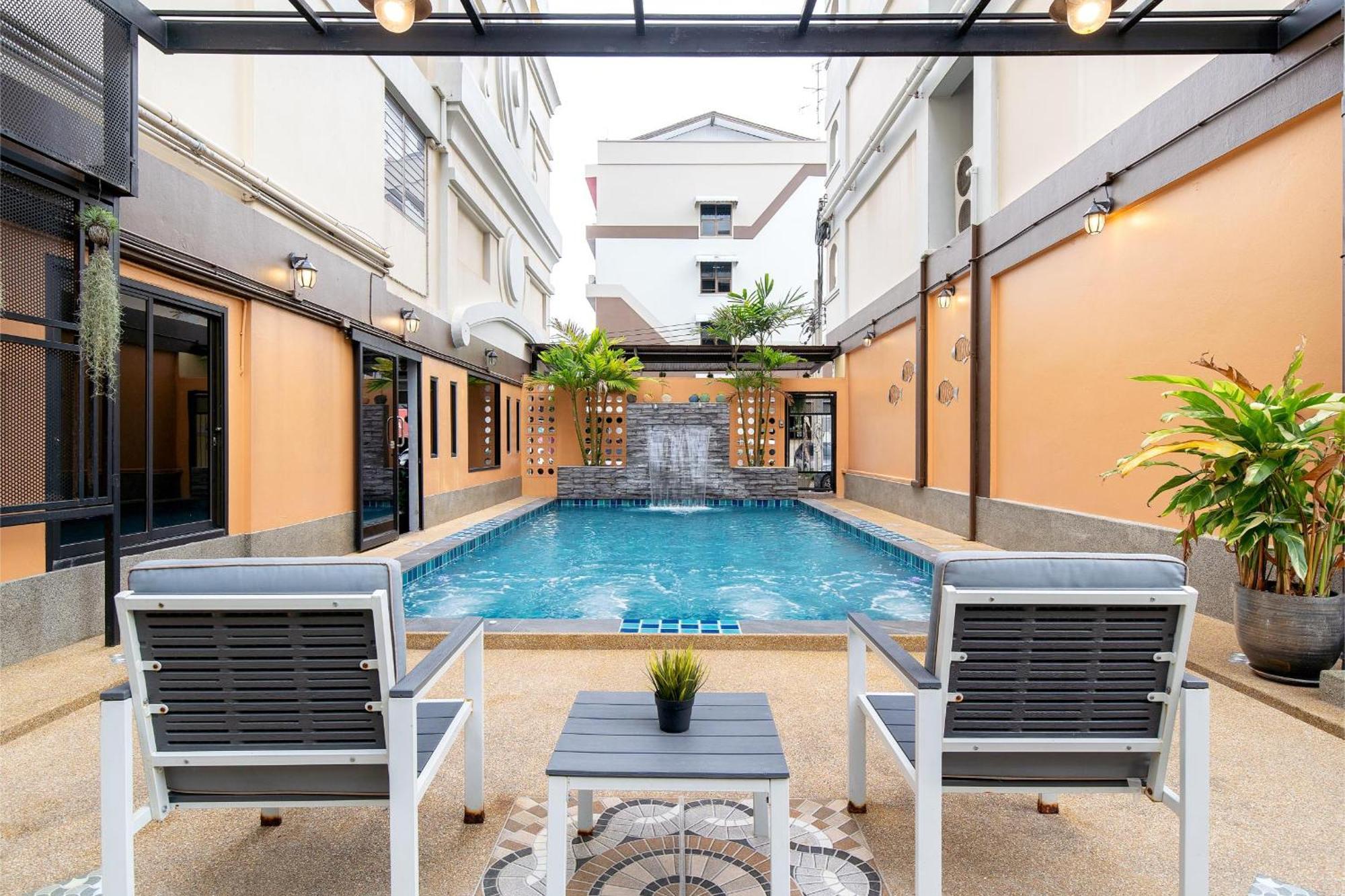 P-Park Hotel Bangkok Bagian luar foto